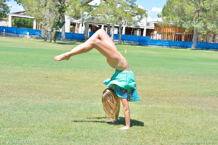 22 yo Veronica public nudity - XXXonXXX - Pic 11