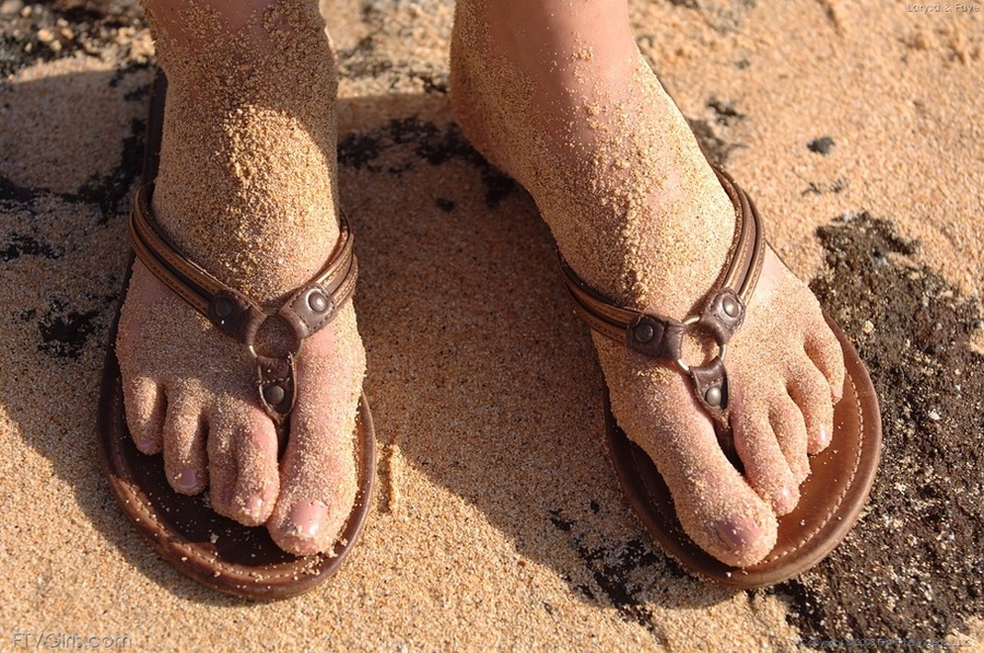 Teen Georgia Jones hard breast massage - XXX Dessert - Picture 2