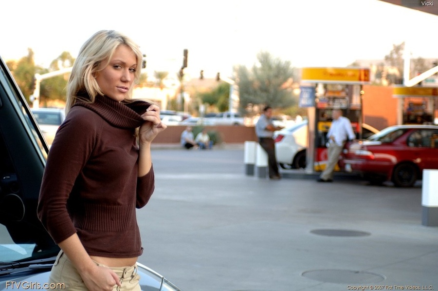 First time Vicki FTV exclusive - XXX Dessert - Picture 7