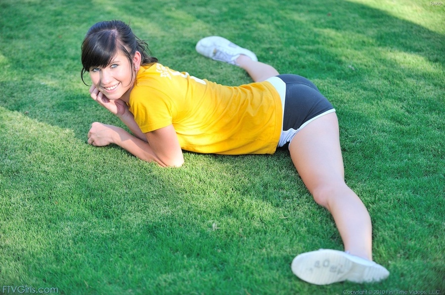 Small tits Tasha foot fetish scenes - XXX Dessert - Picture 3