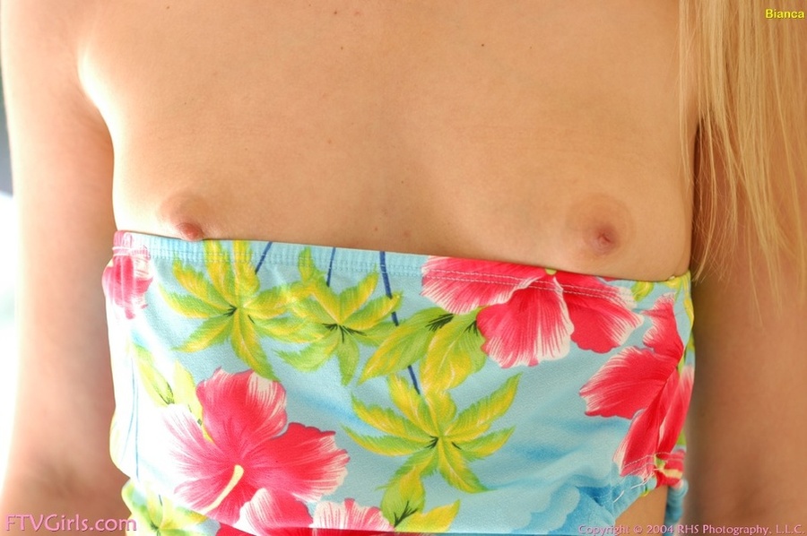 20 yo Bianca masturbation to orgasm - XXX Dessert - Picture 12