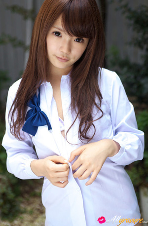 Fledgling sheds her school clothes on a bench in the garden. - Picture 3