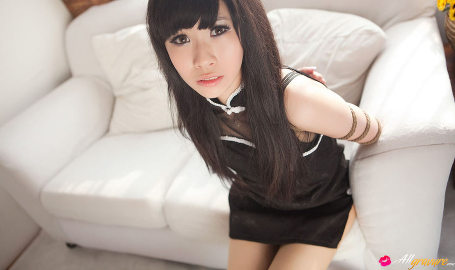 Tart in a black dress and heels poses bound on the sofa. - XXXonXXX - Pic 9