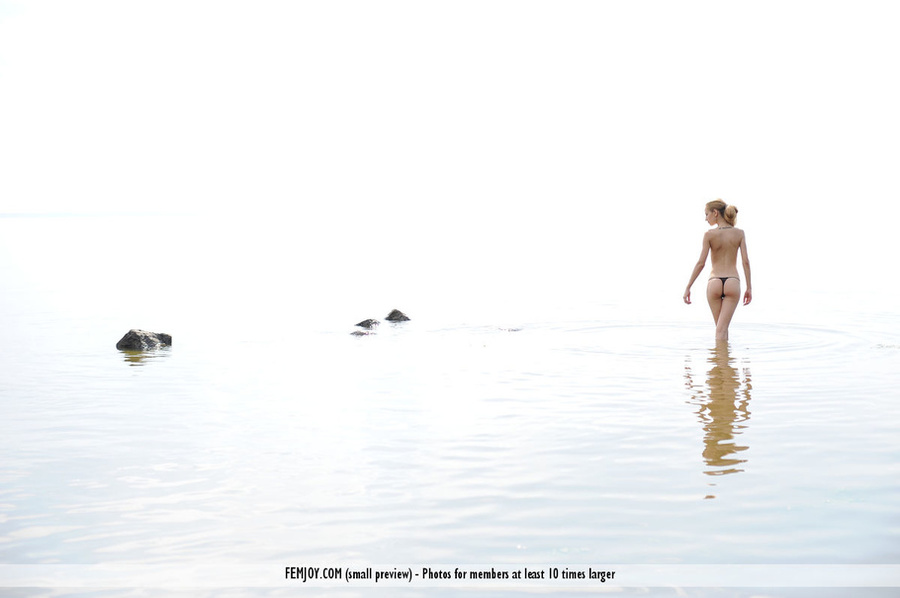 Blonde in a blue dress shows her slim nakedness on the beach. - XXXonXXX - Pic 16