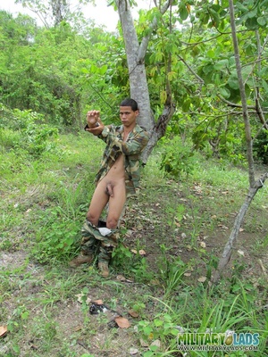Hunk drops his camo uniform to jack off in the woods. - XXXonXXX - Pic 1