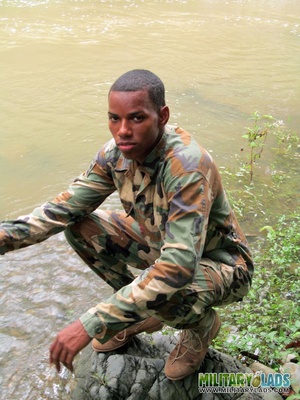 Camo-clothed hunk strips and exposes his dong near the river. - Picture 4