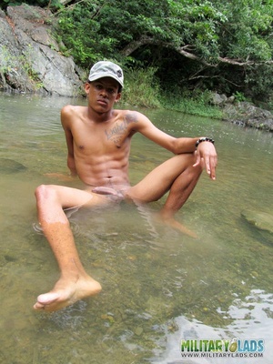 Bloke in a military hat displays his naked body in the river. - XXXonXXX - Pic 4