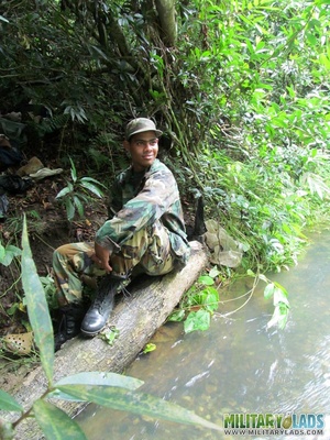 Buddies in camo gear get into some homo action in the river. - Picture 1