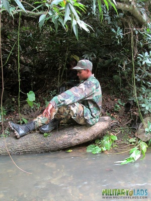Buddies in camo gear get into some homo action in the river. - XXXonXXX - Pic 3