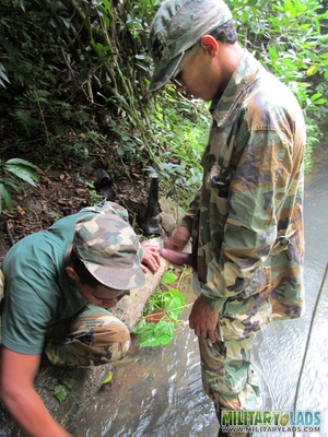 Buddies in camo gear get into some homo action in the river. - Picture 15
