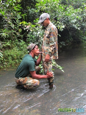 Guys in camo get some cock sucking going in the river. - Picture 2