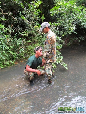 Guys in camo get some cock sucking going in the river. - XXXonXXX - Pic 4