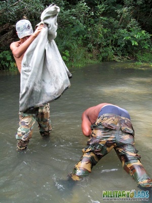 Military lad in camo threads gets a sticky facial in the river. - XXXonXXX - Pic 14
