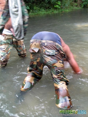 Military lad in camo threads gets a sticky facial in the river. - XXXonXXX - Pic 15