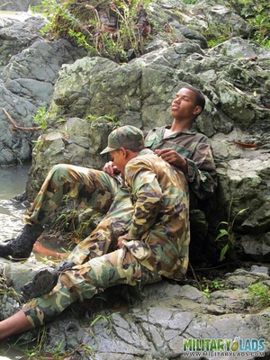 Resting on some rocks turns into a BJ session for a couple of military men. - Picture 4