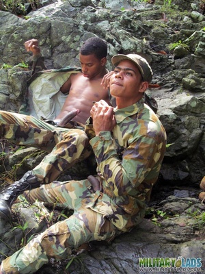 Resting on some rocks turns into a BJ session for a couple of military men. - Picture 6