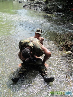Guy wearing a camo jacket in the river takes a load on his face. - XXXonXXX - Pic 2