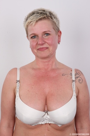 Busty short-haired blonde mature wants t - Picture 5