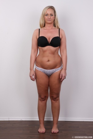 Curvy blonde mom with still firm boobs i - XXX Dessert - Picture 4