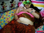 Masked Indian MILF in a brown sari rubbing her snatch under it