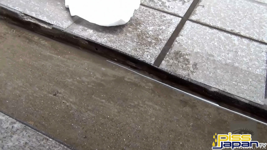 Camera catches chic Asian babe in blue suit pressed and has to pee outdoors - XXXonXXX - Pic 1