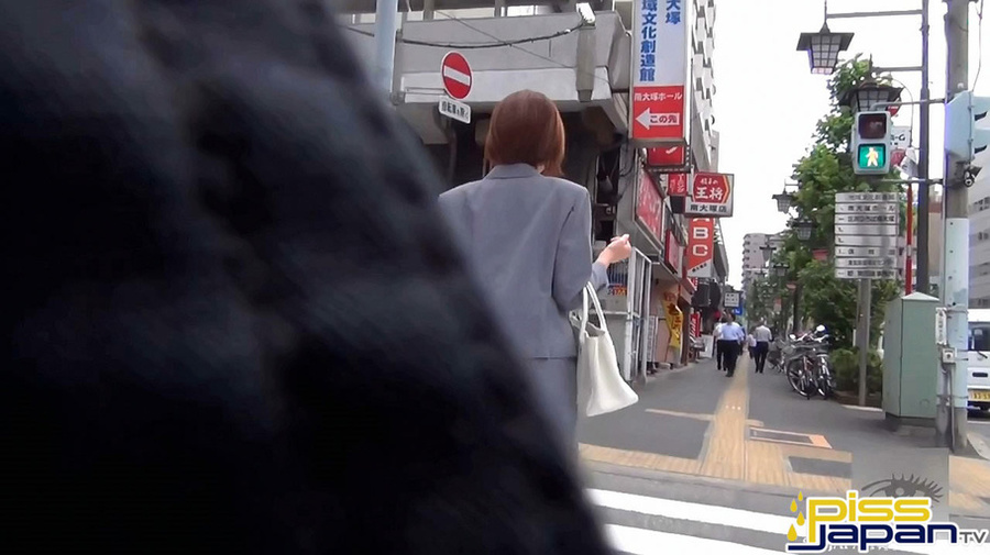 Camera catches chic Asian babe in blue suit pressed and has to pee outdoors - XXXonXXX - Pic 5