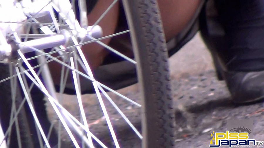 Hot Asian babes dripping hot piss outdoors as they get pressed far from a toilet - XXXonXXX - Pic 6