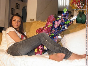 Damsel in hot jeans, red shoes, and white top reveals pretty sexy feet - XXXonXXX - Pic 8