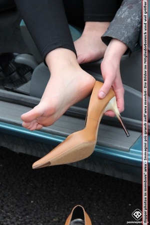 Vamp gets out of her tan heels and gets in the car. - Picture 4