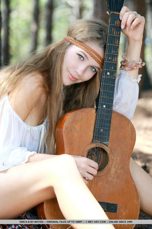 Fine hippie dame in a white top and denim shorts gets naked under a tree. - Picture 3