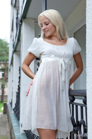 Sweet slim blonde in white dress display - Picture 2