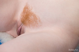 Short red hair beauty with red hairy tus - Picture 10