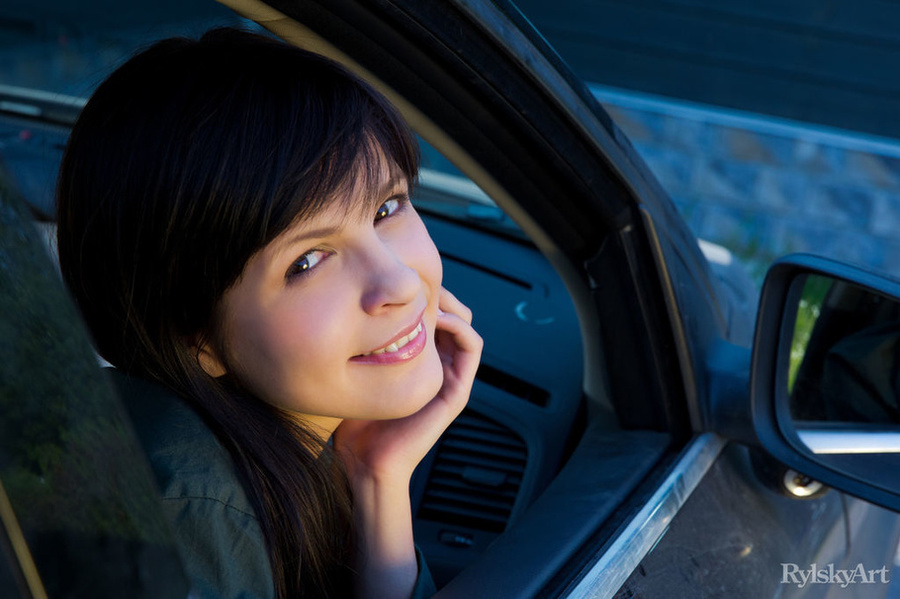 Gorgeous brunette in green shirt shows curv - XXX Dessert - Picture 1