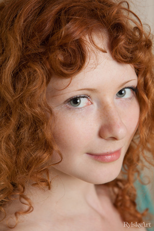 Curly redhead with pretty face in green  - Picture 13