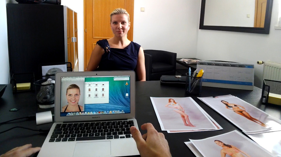 Long-haired brunette chick in a leopard top - XXX Dessert - Picture 1