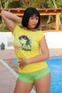 hottie yellow tee removes