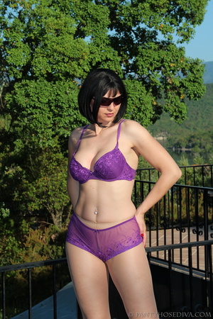 Popping purple panty set taken off brune - Picture 5