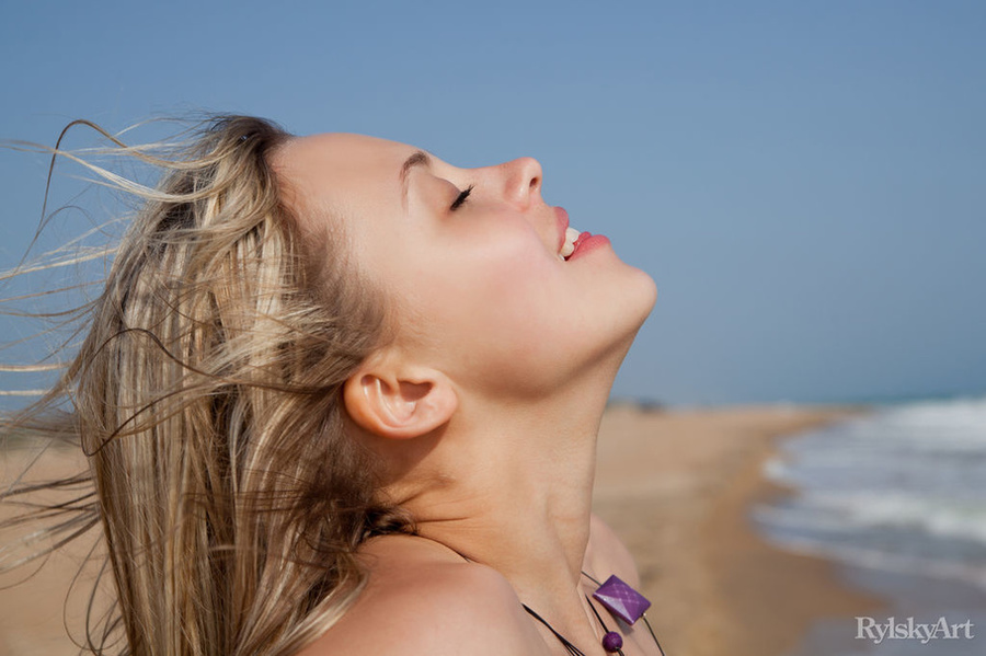 Cute babe with alluring body streches out h - XXX Dessert - Picture 1