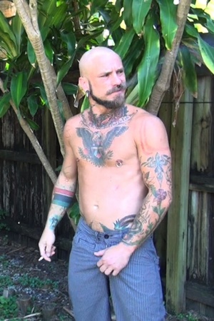 Bearded hunks with colorful tattoos disp - Picture 4