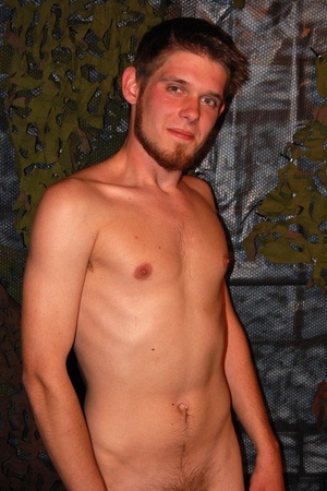 Big hunks and teen gays shows their musc - Picture 4