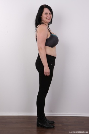 Beautiful fat babe wearing black and gra - Picture 5