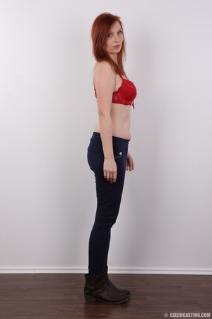 Redhead hottie standing straight while r - XXX Dessert - Picture 5