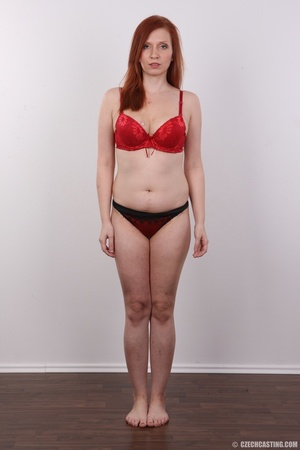 Redhead hottie standing straight while r - XXX Dessert - Picture 7