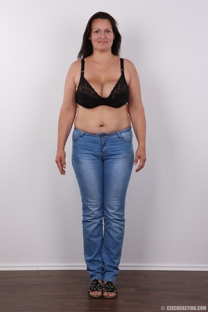 MILF hottie displays her chubby body wea - Picture 4