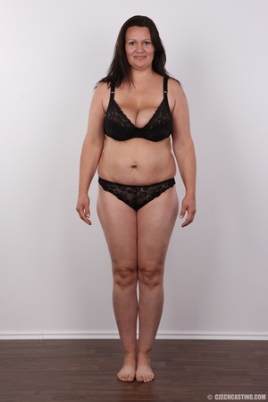 MILF hottie displays her chubby body wea - Picture 7
