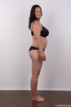 MILF hottie displays her chubby body wea - Picture 8