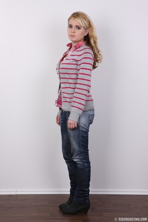 Cute babe wearing red and gray stripe sw - Picture 3