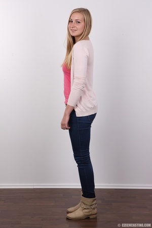Lovely teen chick wearing light pink swe - Picture 3