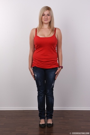 Cute blonde wearing red shirt, jeans and - Picture 2