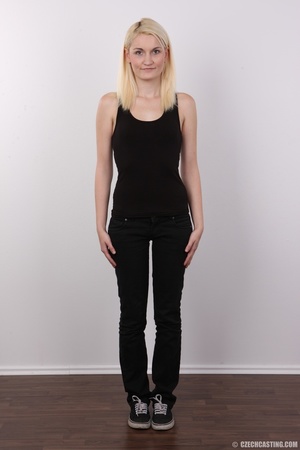 Blonde hottie wearing all black shirt, p - Picture 2